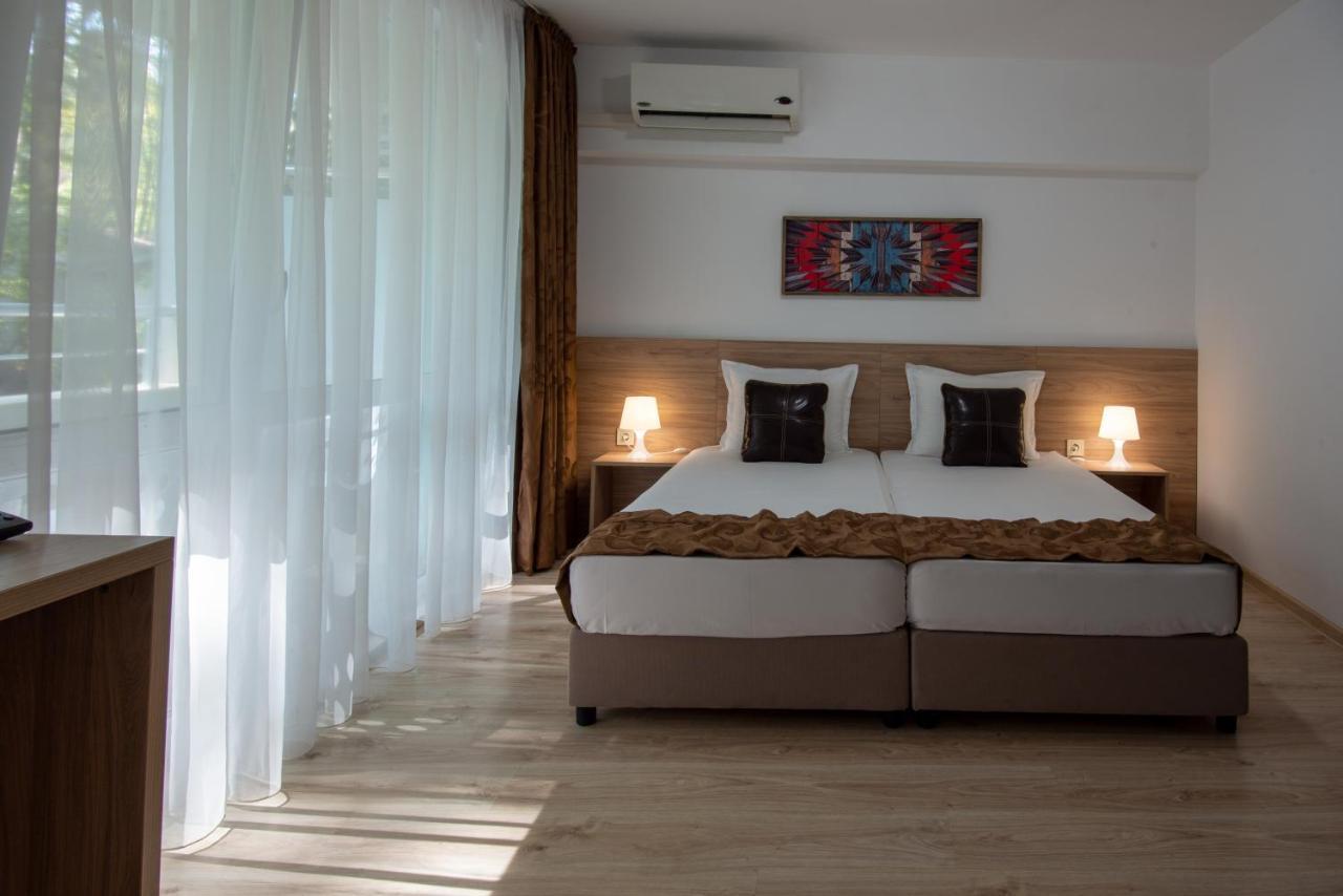 Ariana Hotel Kiten  Exterior photo
