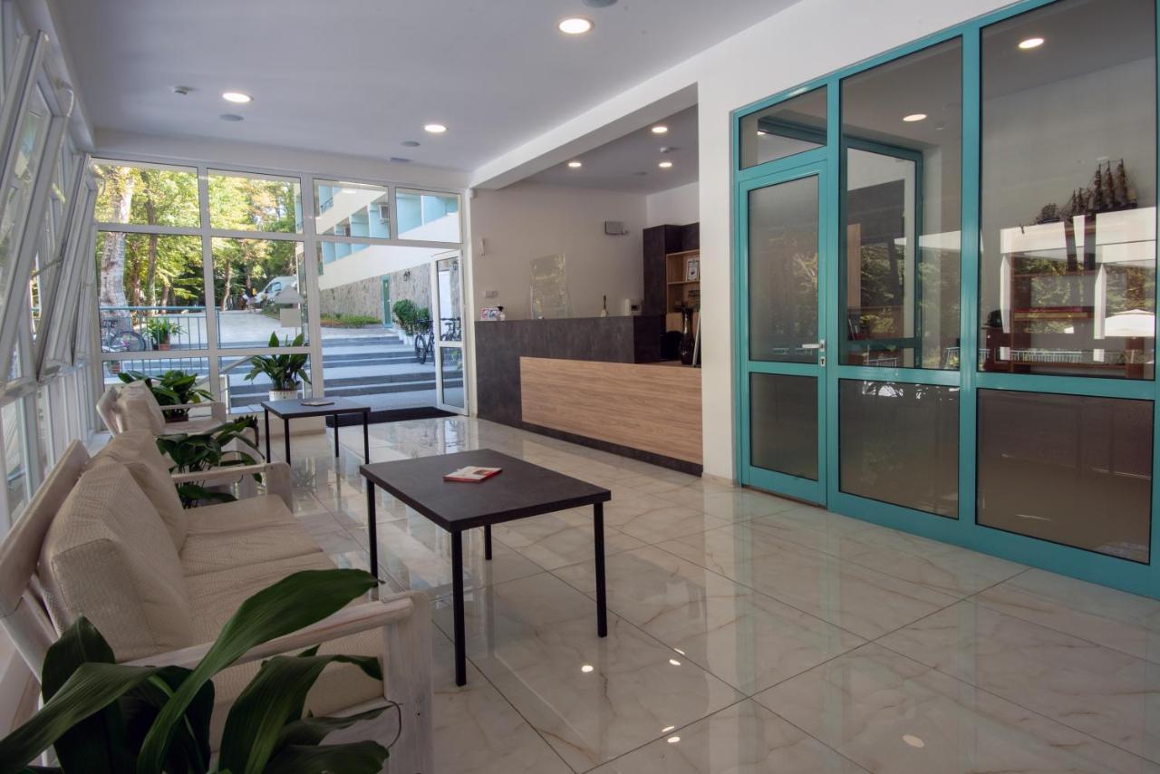 Ariana Hotel Kiten  Exterior photo